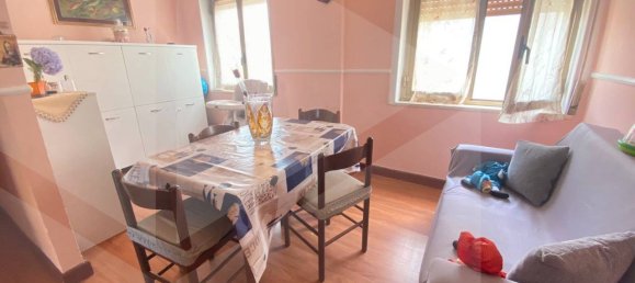 3 rooms Apartment in Naples, Italy No. 24779 2