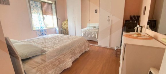 3 rooms Apartment in Naples, Italy No. 24779 4
