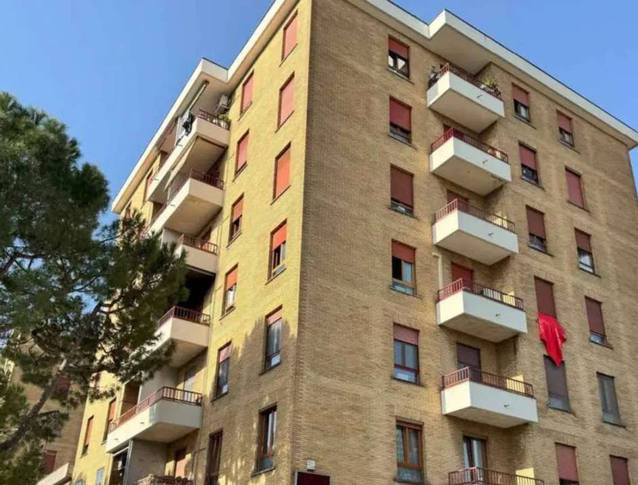 3 rooms Apartment in Usmate Velate, Italy No. 5310