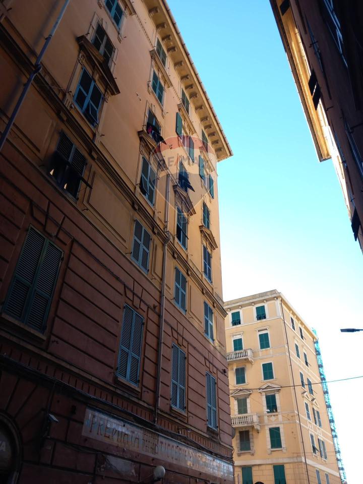 Apartamento de 6 habitaciónes en Genoa, Italy No. 19336