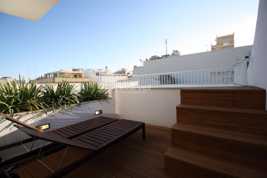2 bedrooms Penthouse in Sliema, Malta No. 9397
