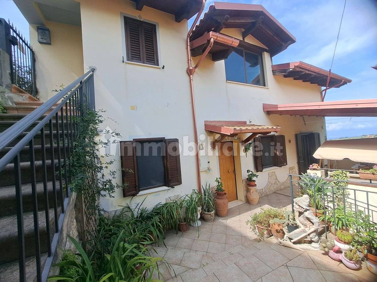 3 chambres Appartement à Falerna, Italy No. 348099