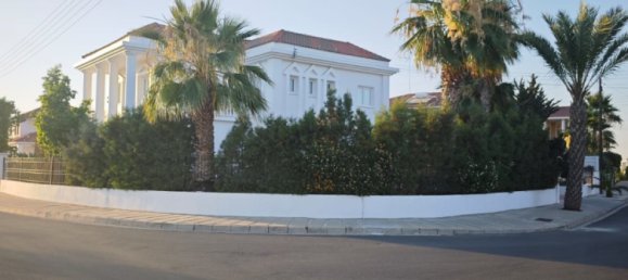 5 bedrooms Townhouse in Larnaka, Cyprus No. 26471 5