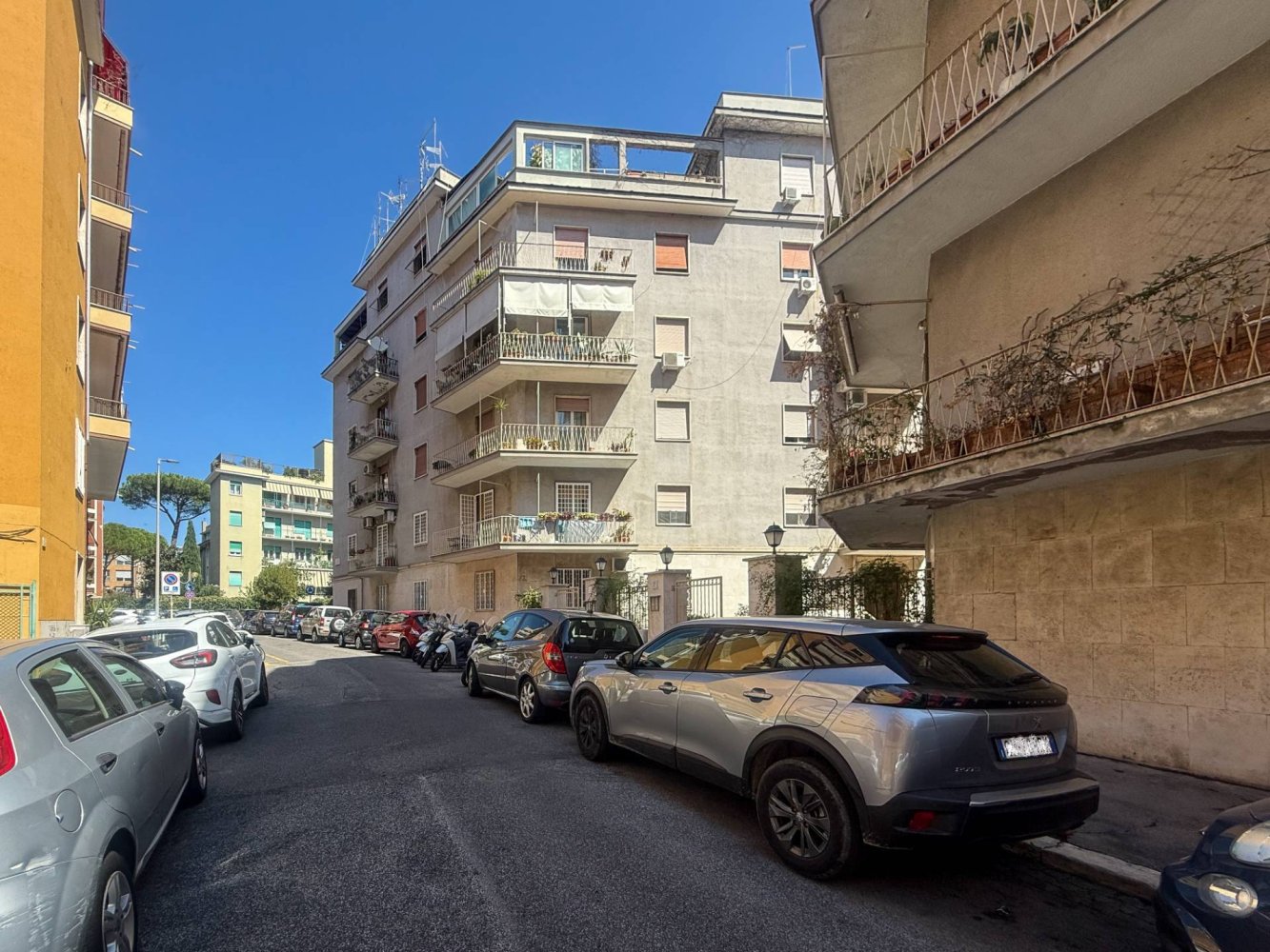 2 bedrooms Apartment in Rome, Italy No. 389844