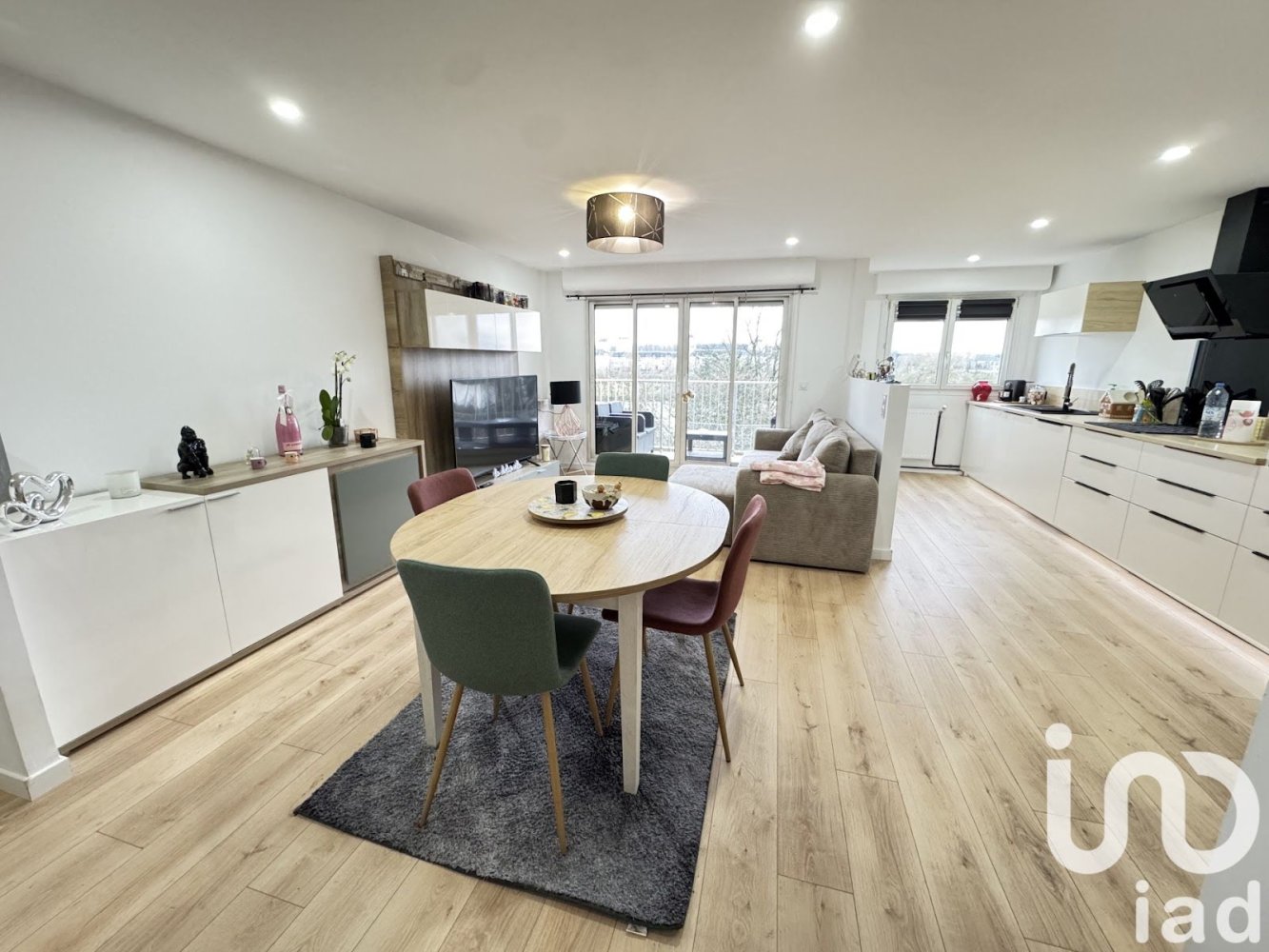 Квартира с 3 спальнями в Тур, Франция № 222051