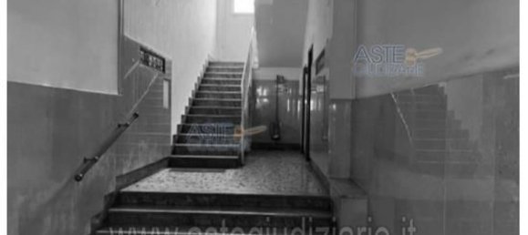 5 rooms Apartment in Livorno, Italy No. 41729 17