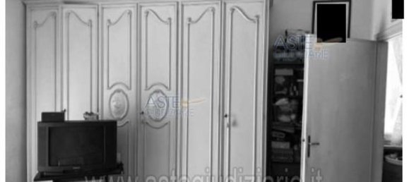 5 rooms Apartment in Livorno, Italy No. 41729 15