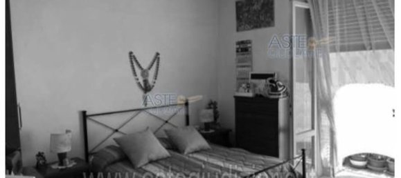 5 rooms Apartment in Livorno, Italy No. 41729 19