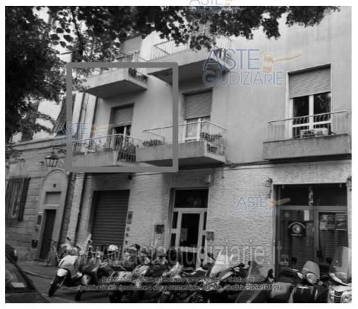 5 rooms Apartment in Livorno, Italy No. 41729