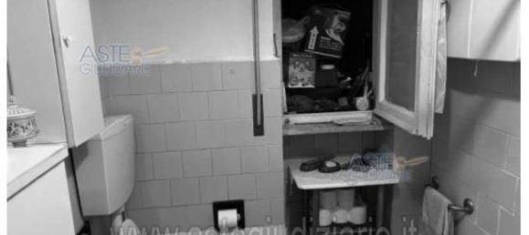 5 rooms Apartment in Livorno, Italy No. 41729 5