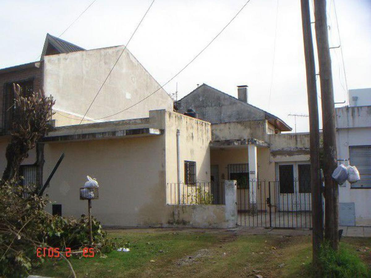 2 bedrooms House in Quilmes, Argentina No. 52903