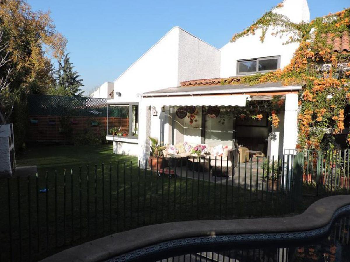 4 bedrooms House in Santiago, Chile No. 1885