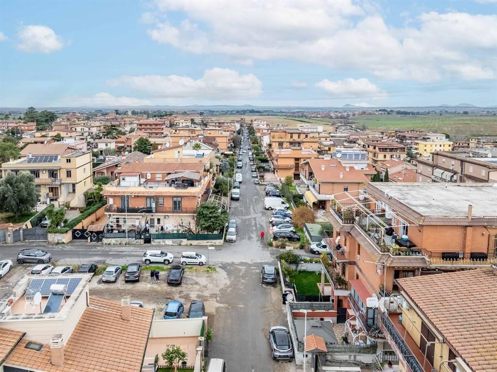 3 rooms Apartment in Rome, Italy No. 29720