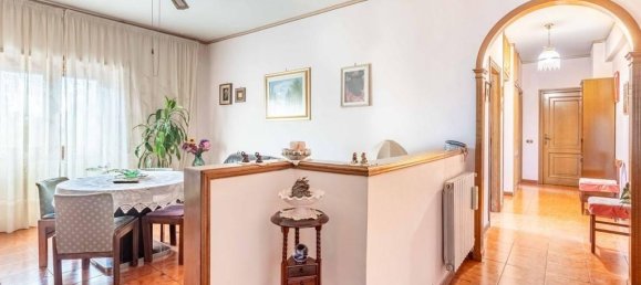 3 rooms Apartment in Rome, Italy No. 29720 29