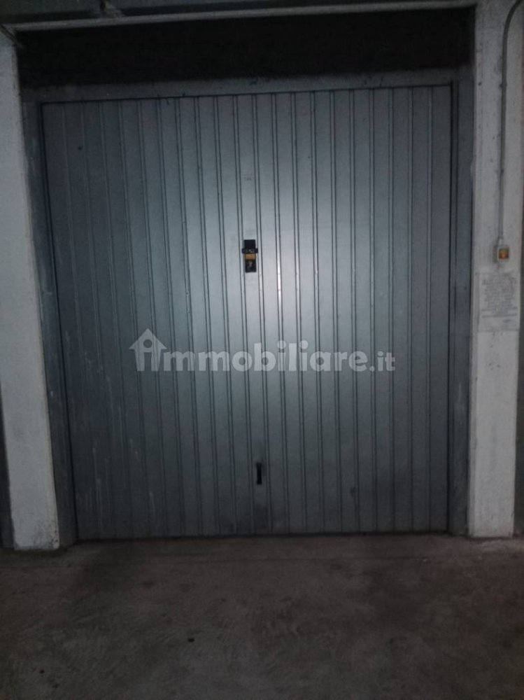 Garage à Cologno Monzese, Italy 12m² No. 256487