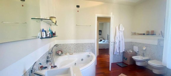 3 Schlafzimmer Wohnung in Varese, Italy, Nr. 155126 13