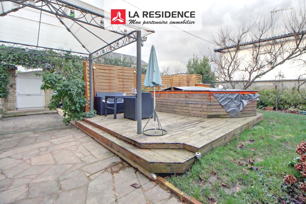 5 bedrooms Villa in Verneuil-sur-Seine, France No. 168393