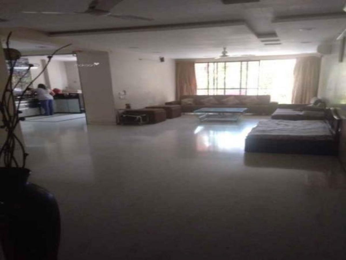 4 bedrooms House in Surat, India No. 5287