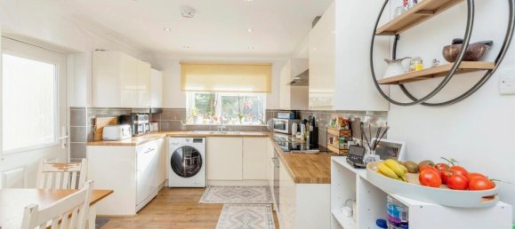 3 bedrooms House in Watford, United Kingdom No. 6197 2