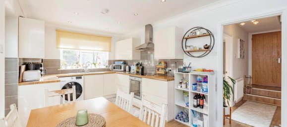 3 bedrooms House in Watford, United Kingdom No. 6197 4