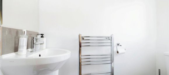 3 bedrooms House in Watford, United Kingdom No. 6197 24