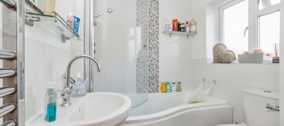 3 bedrooms House in Watford, United Kingdom No. 6197 11