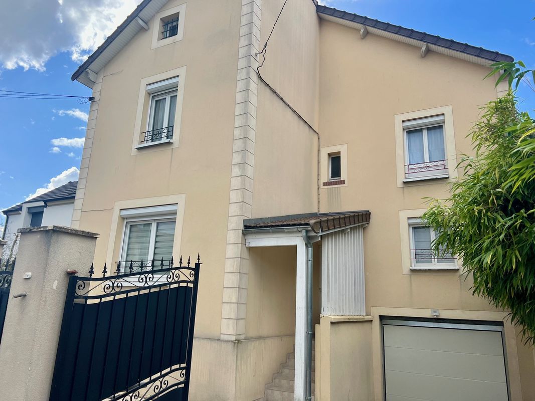 5 Schlafzimmer Haus in Savigny-sur-Orge, France, Nr. 179080