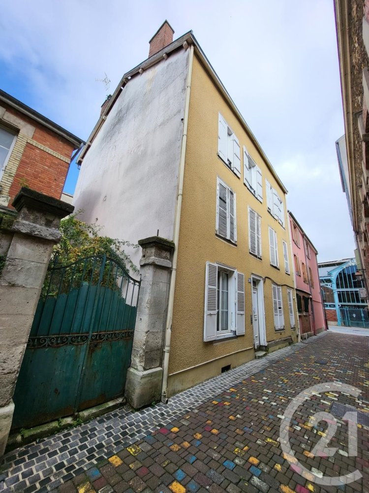 Edificio en Chalons-en-Champagne, France 277 m² No. 211595