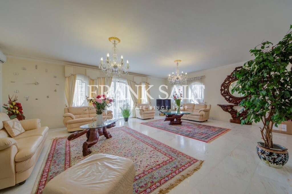 7 bedrooms Villa in Swieqi, Malta No. 11648