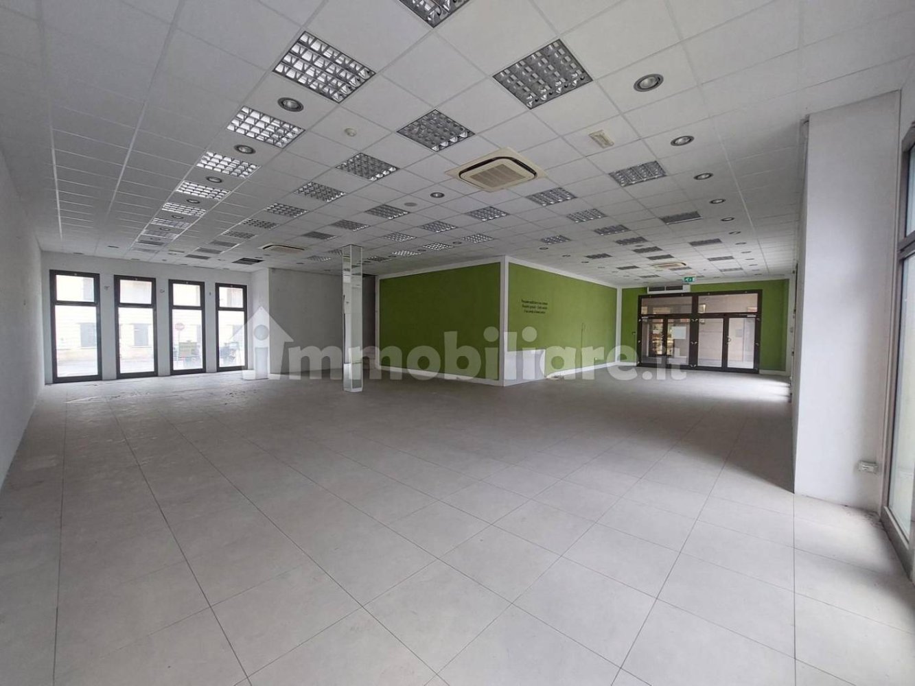 Коммерческая недвижимость 170м² в Монтеварки, Италия № 320890