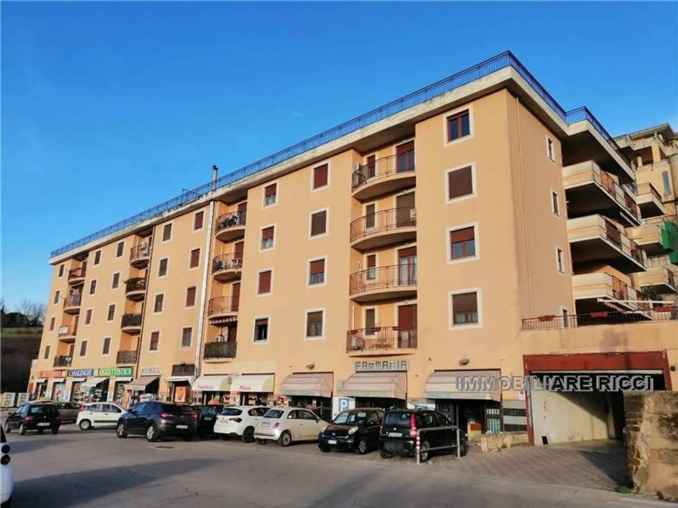 Apartamento de 7 dormitorios en Pontecorvo, Italy No. 13414