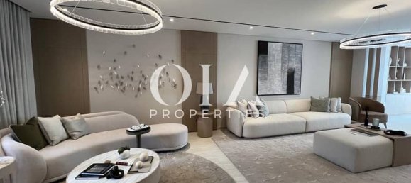 5 bedrooms Villa in Abu Dhabi, UAE No. 21699 3