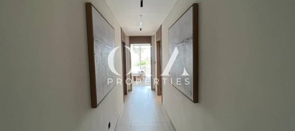 5 bedrooms Villa in Abu Dhabi, UAE No. 21699 10