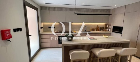 5 bedrooms Villa in Abu Dhabi, UAE No. 21699 8