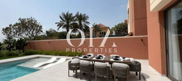 5 bedrooms Villa in Abu Dhabi, UAE No. 21699 2