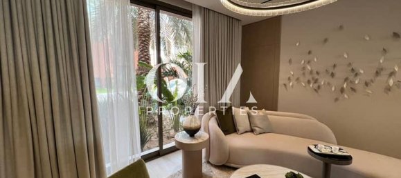 5 bedrooms Villa in Abu Dhabi, UAE No. 21699 5