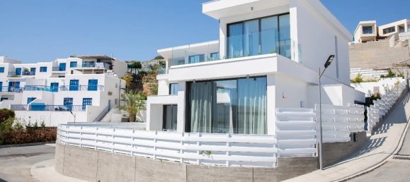 3 bedrooms Villa in Chloraka, Cyprus No. 17141 2