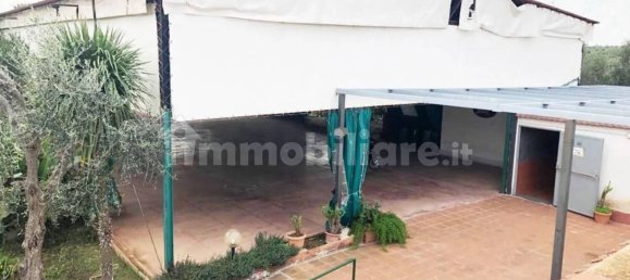 Propiedad comercial de 4 habitaciónes en Giovinazzo, Italy No. 353316 13