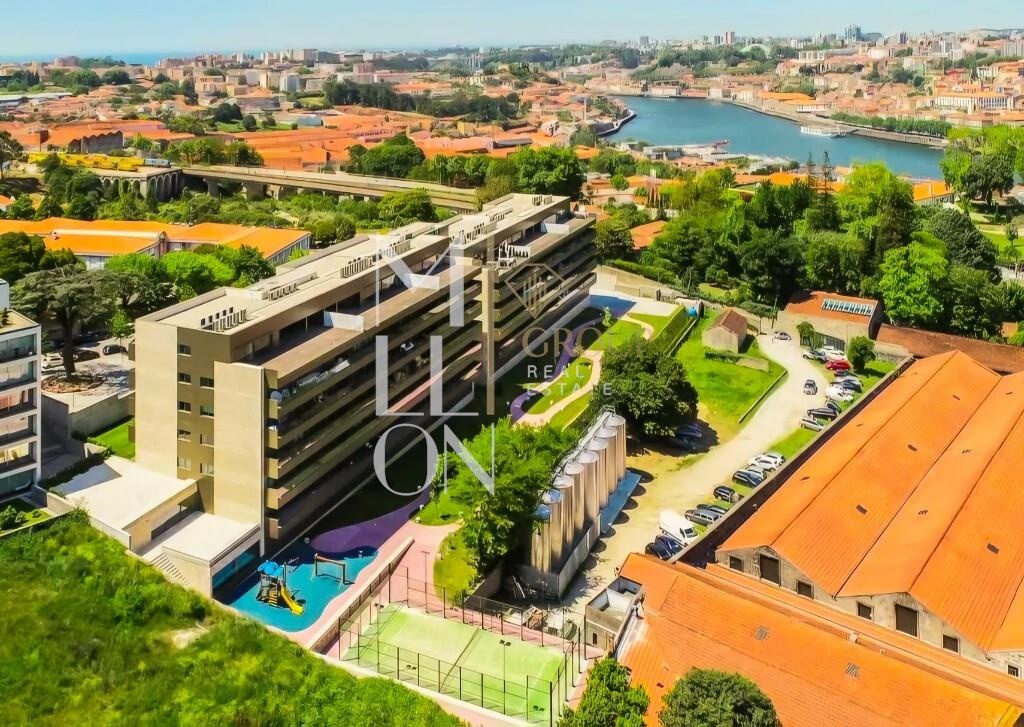 4 bedrooms Apartment in Vila Nova de Gaia, Portugal No. 306181