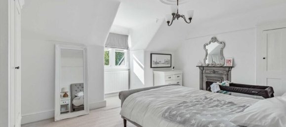 7 bedrooms House in Bush Hill Park, United Kingdom No. 6584 10