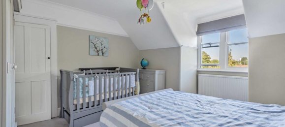 7 bedrooms House in Bush Hill Park, United Kingdom No. 6584 9