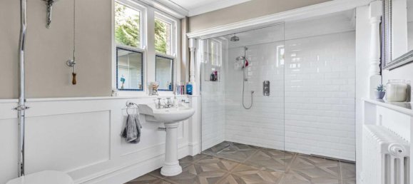 7 bedrooms House in Bush Hill Park, United Kingdom No. 6584 11