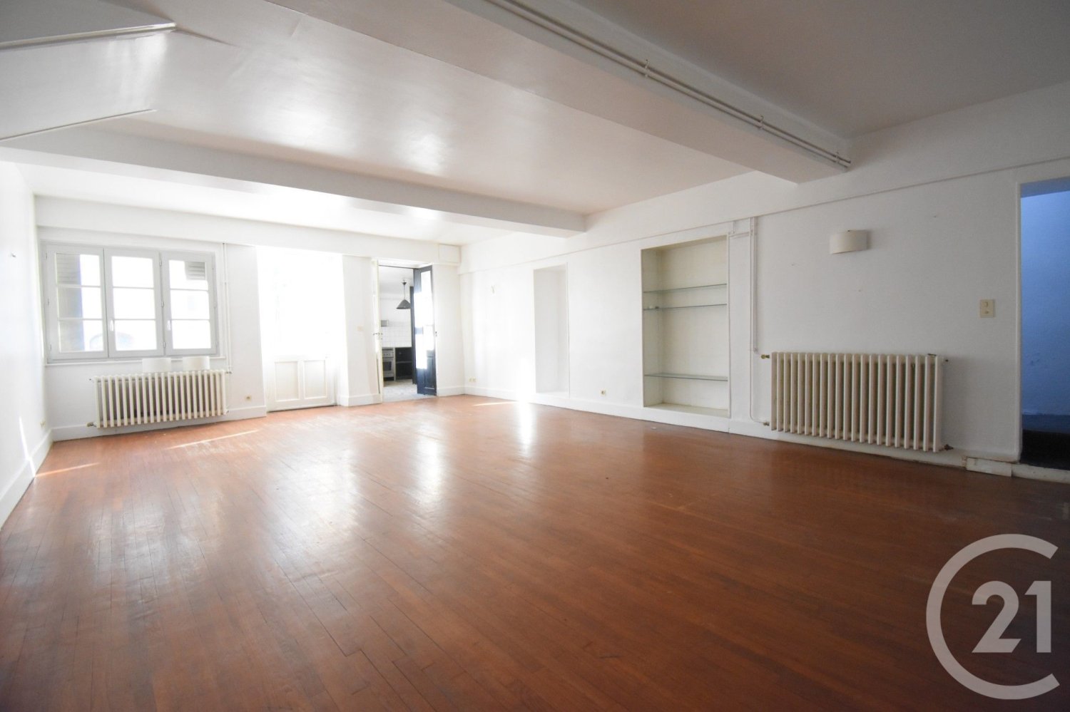 8 bedrooms House in Vichy, France No. 202517