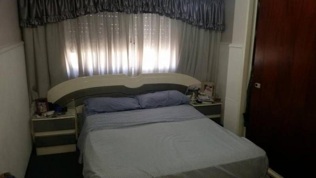 2 bedrooms House in Lanus, Argentina No. 11070