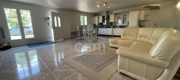 2 bedrooms House in Veigne, France No. 217526 3