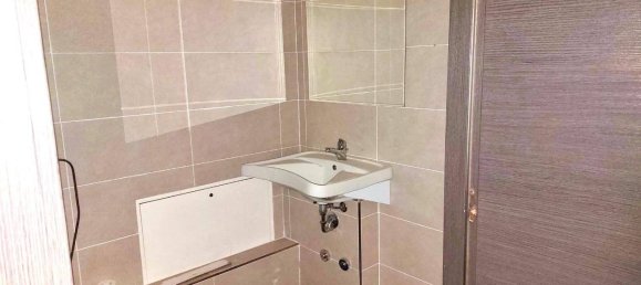 4-Zimmer Büro in Arona, Italy, Nr. 272820 6