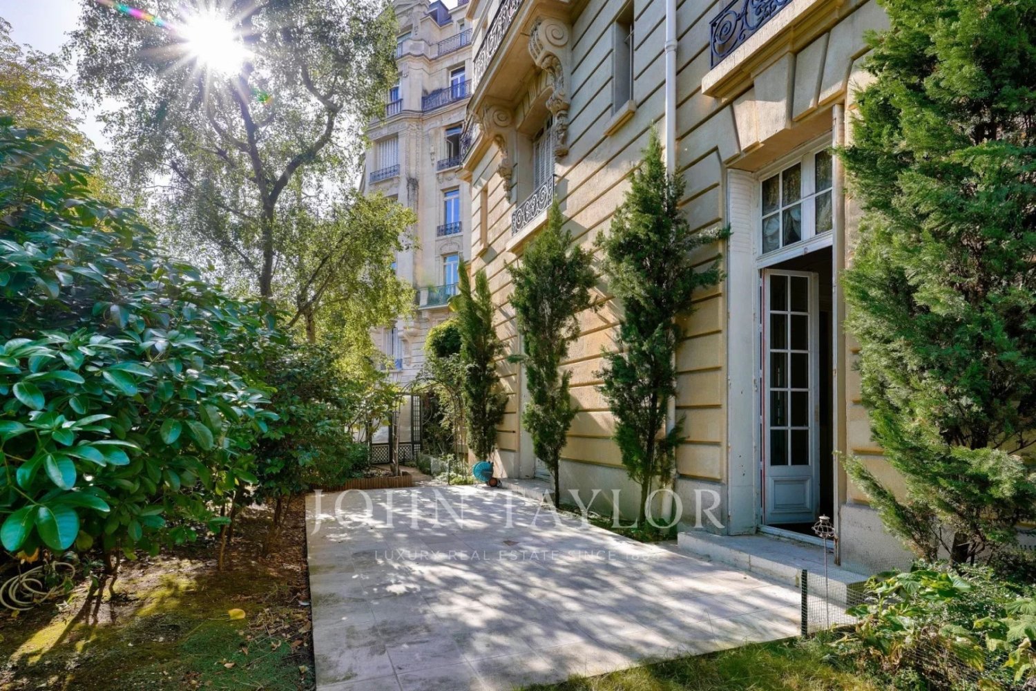 Apartamento de 4 dormitorios en Paris, France No. 345048