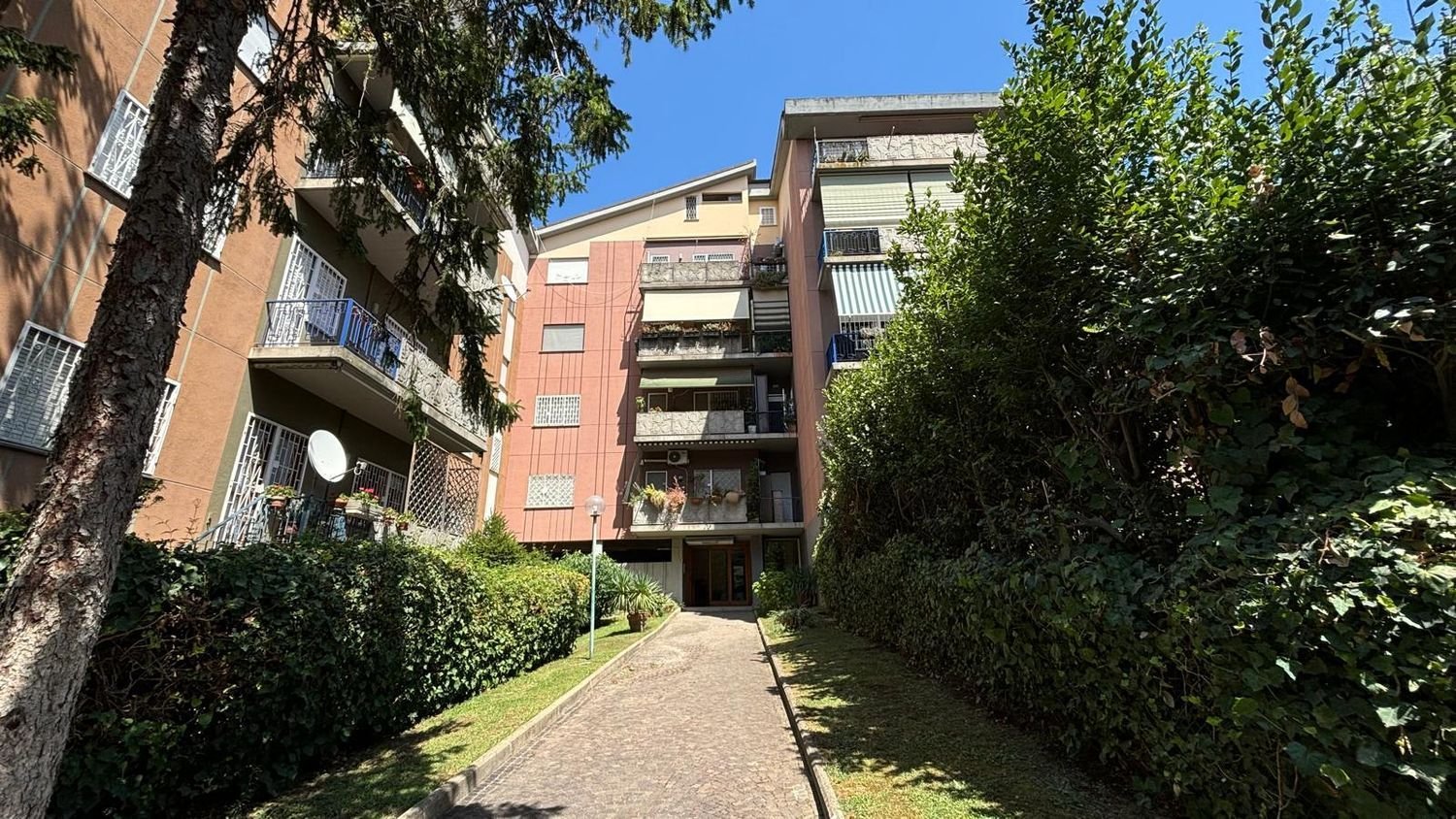 6 rooms Duplex in Rome, Italy No. 200199