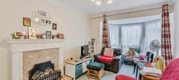 2 bedrooms Apartment in Epsom, United Kingdom No. 9765 3