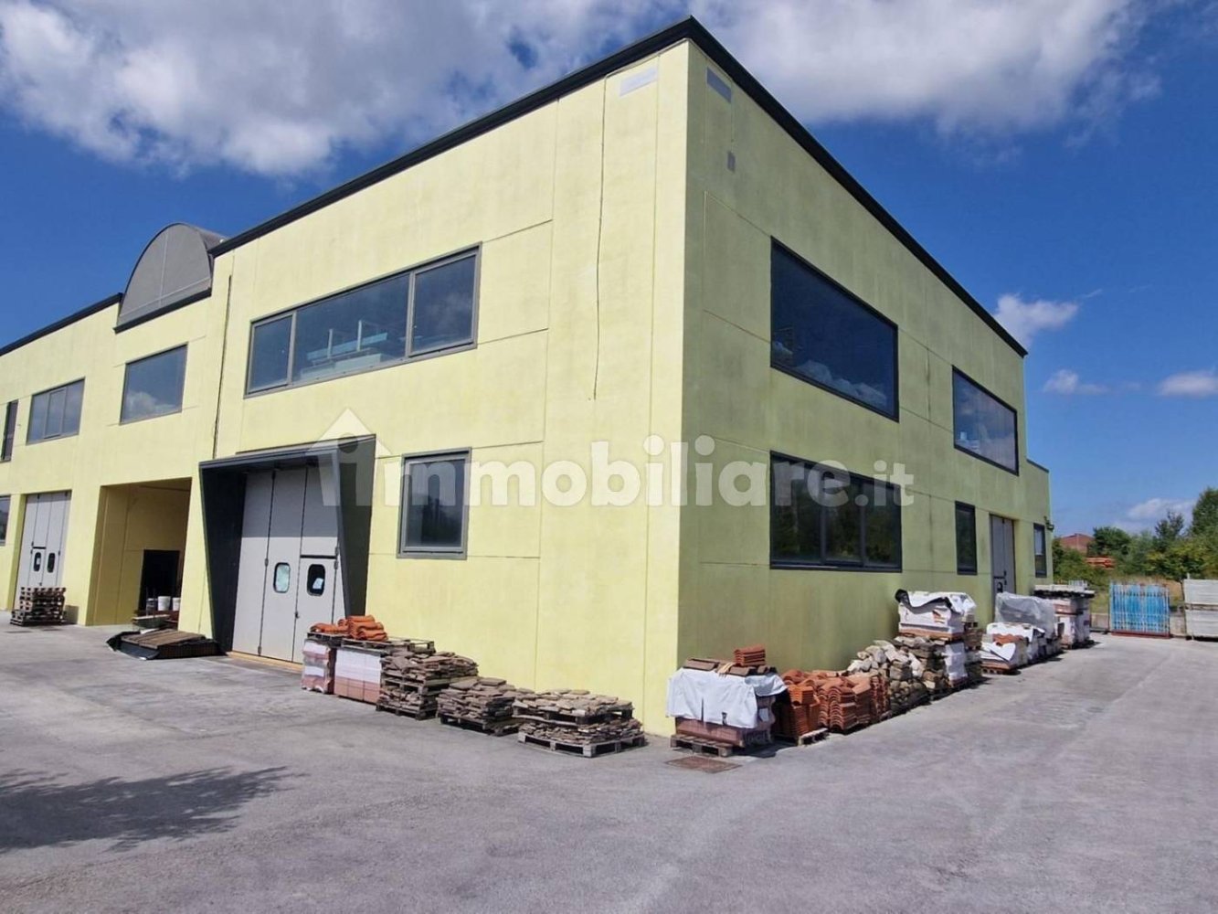 645m² Warehouse in Gubbio, Italy No. 349485
